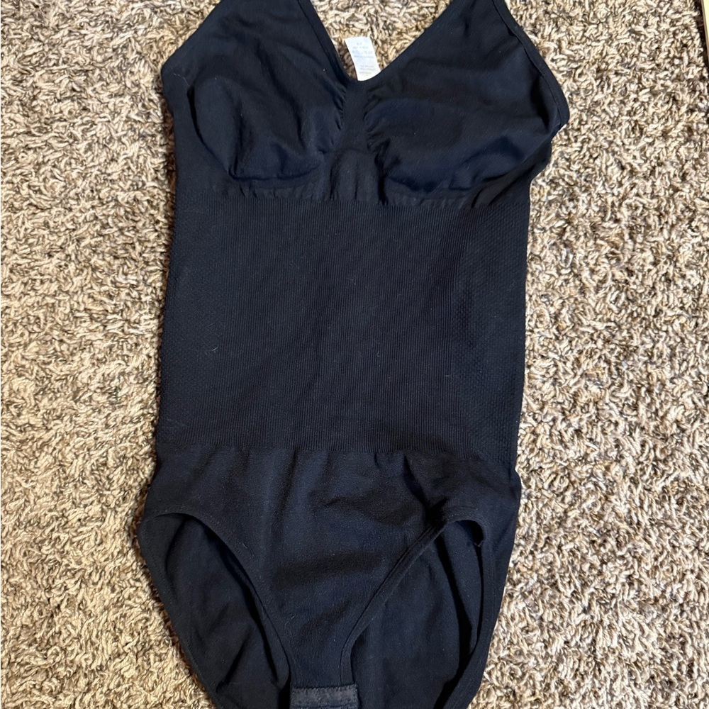 Sleek Black Women's Shapewear Bodysuit